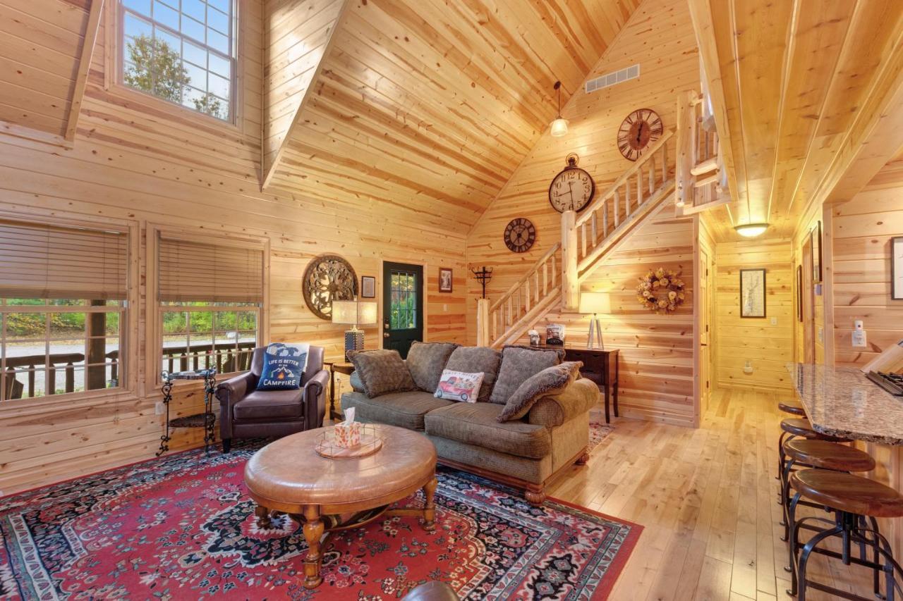 Kingfisher Cove Cabin 2 Саугатук Екстериор снимка