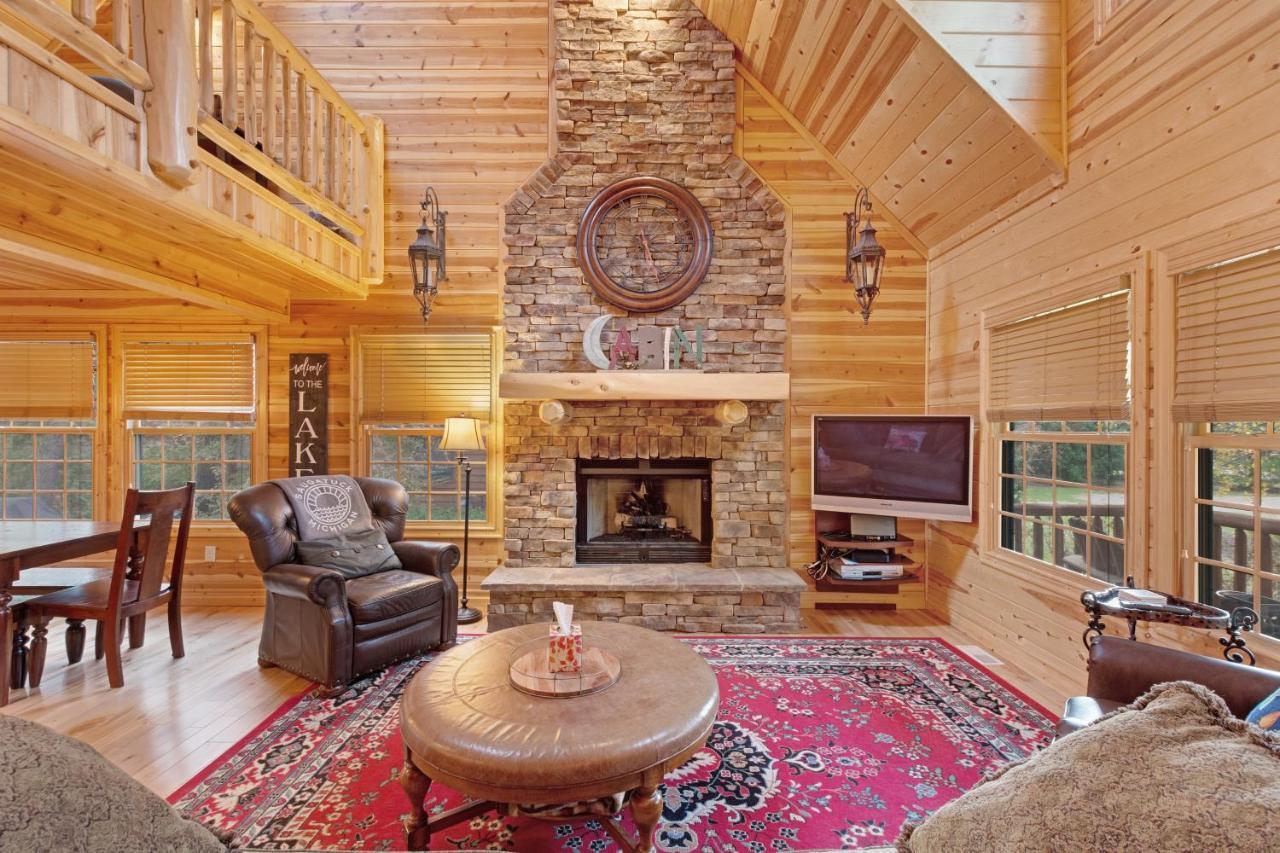 Kingfisher Cove Cabin 2 Саугатук Екстериор снимка