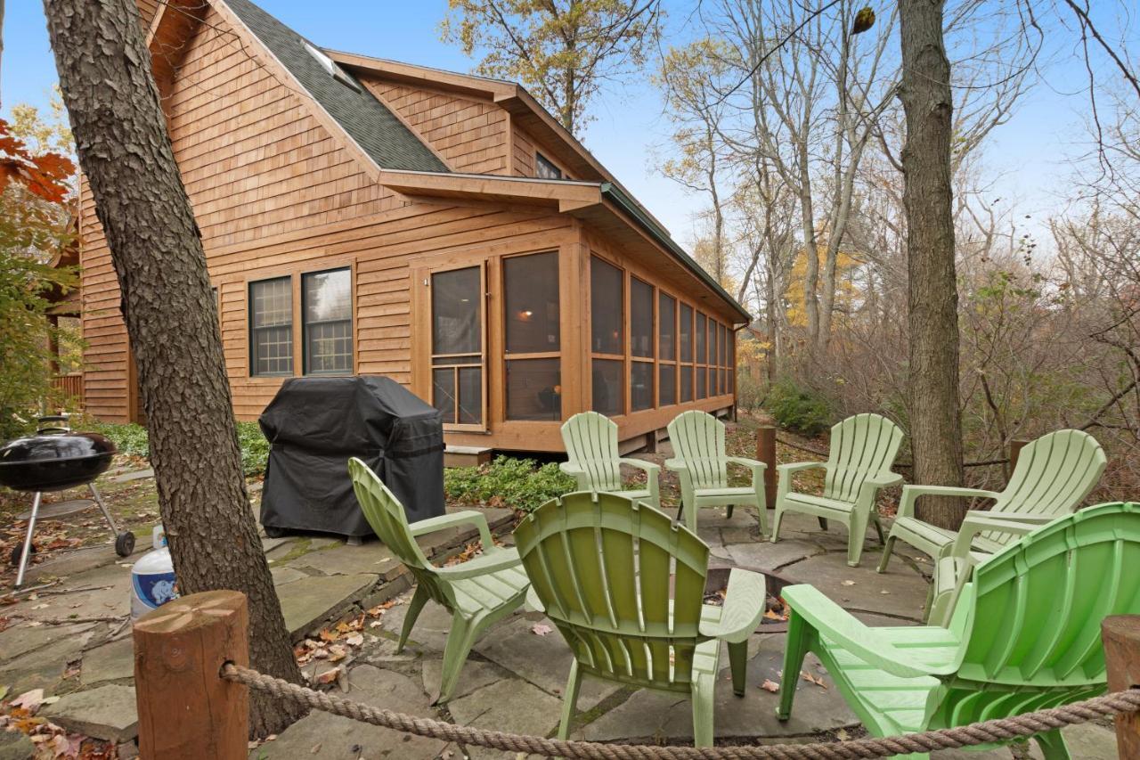 Kingfisher Cove Cabin 2 Саугатук Екстериор снимка