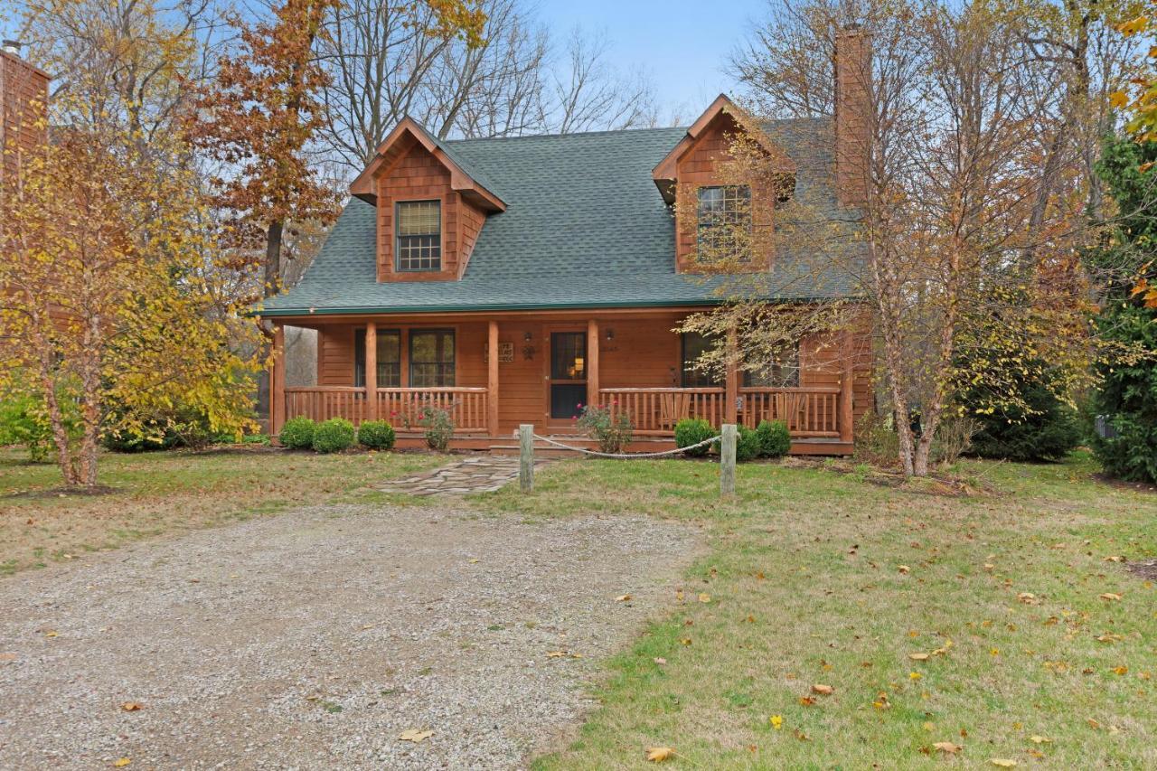 Kingfisher Cove Cabin 2 Саугатук Екстериор снимка