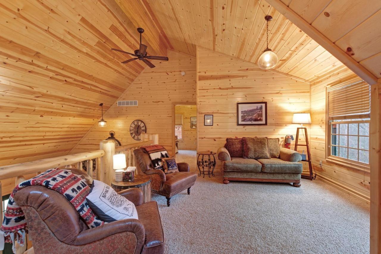Kingfisher Cove Cabin 2 Саугатук Екстериор снимка