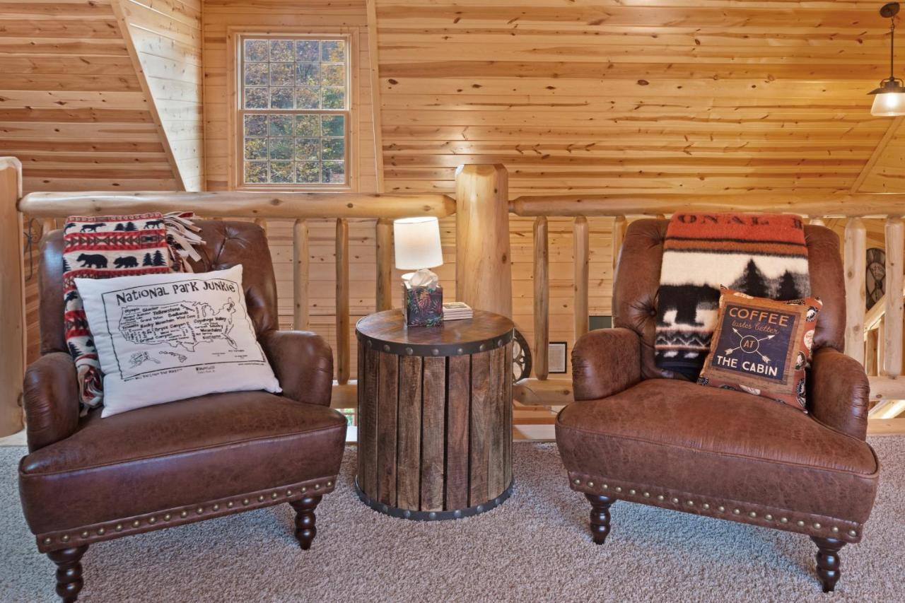 Kingfisher Cove Cabin 2 Саугатук Екстериор снимка
