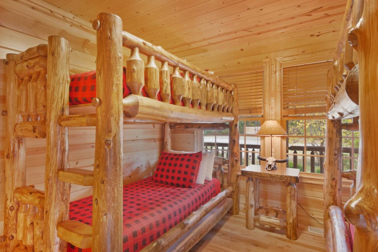 Kingfisher Cove Cabin 2 Саугатук Екстериор снимка