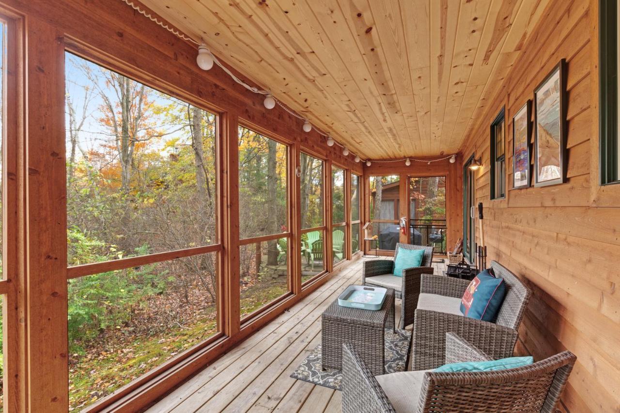 Kingfisher Cove Cabin 2 Саугатук Екстериор снимка