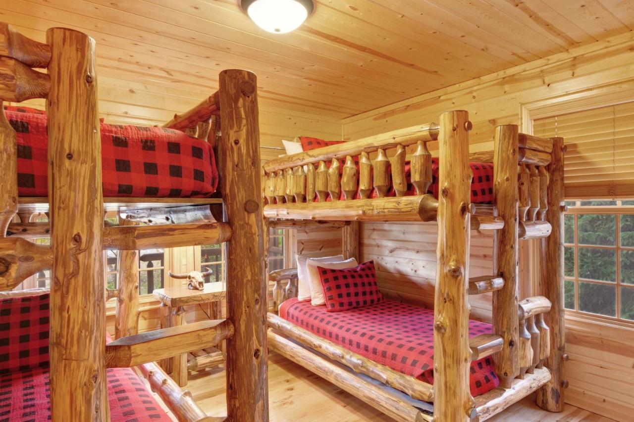 Kingfisher Cove Cabin 2 Саугатук Екстериор снимка