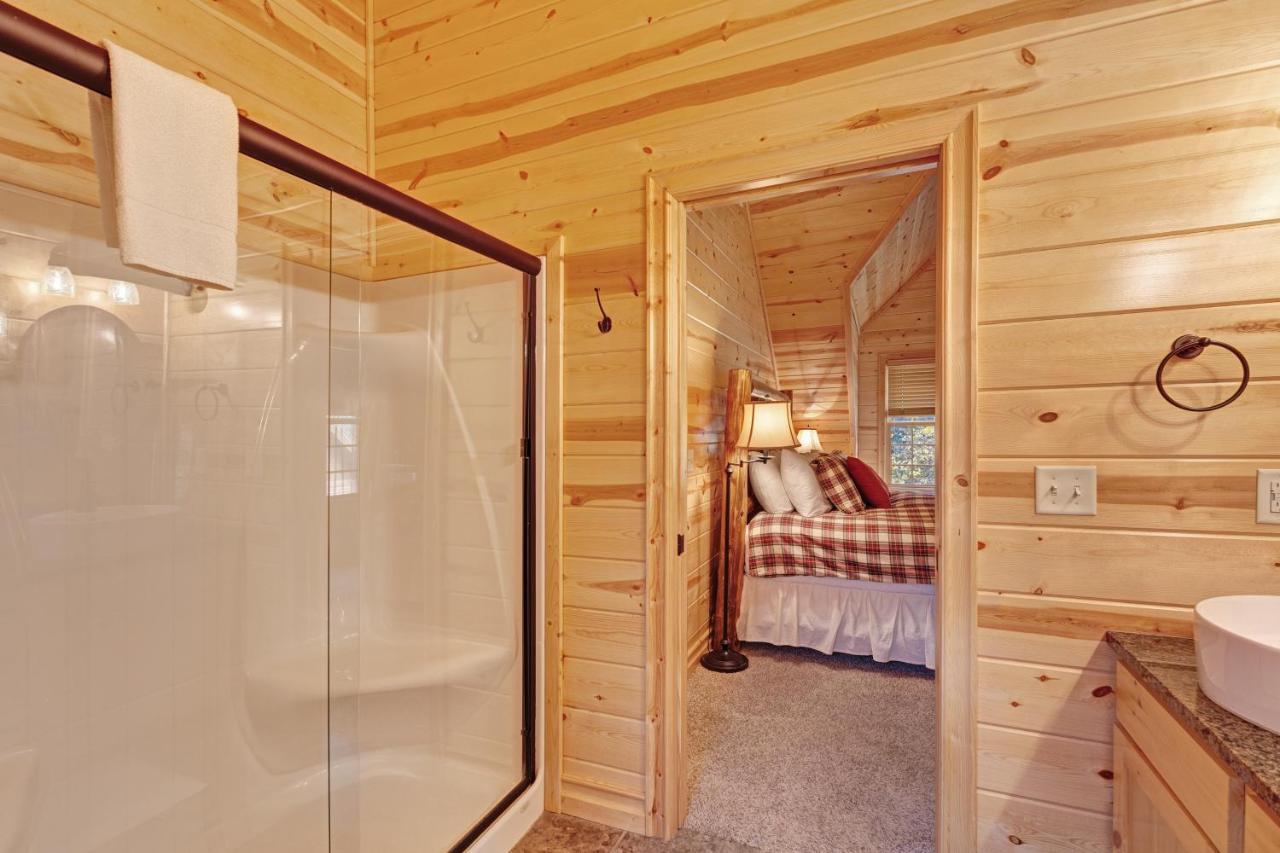 Kingfisher Cove Cabin 2 Саугатук Екстериор снимка
