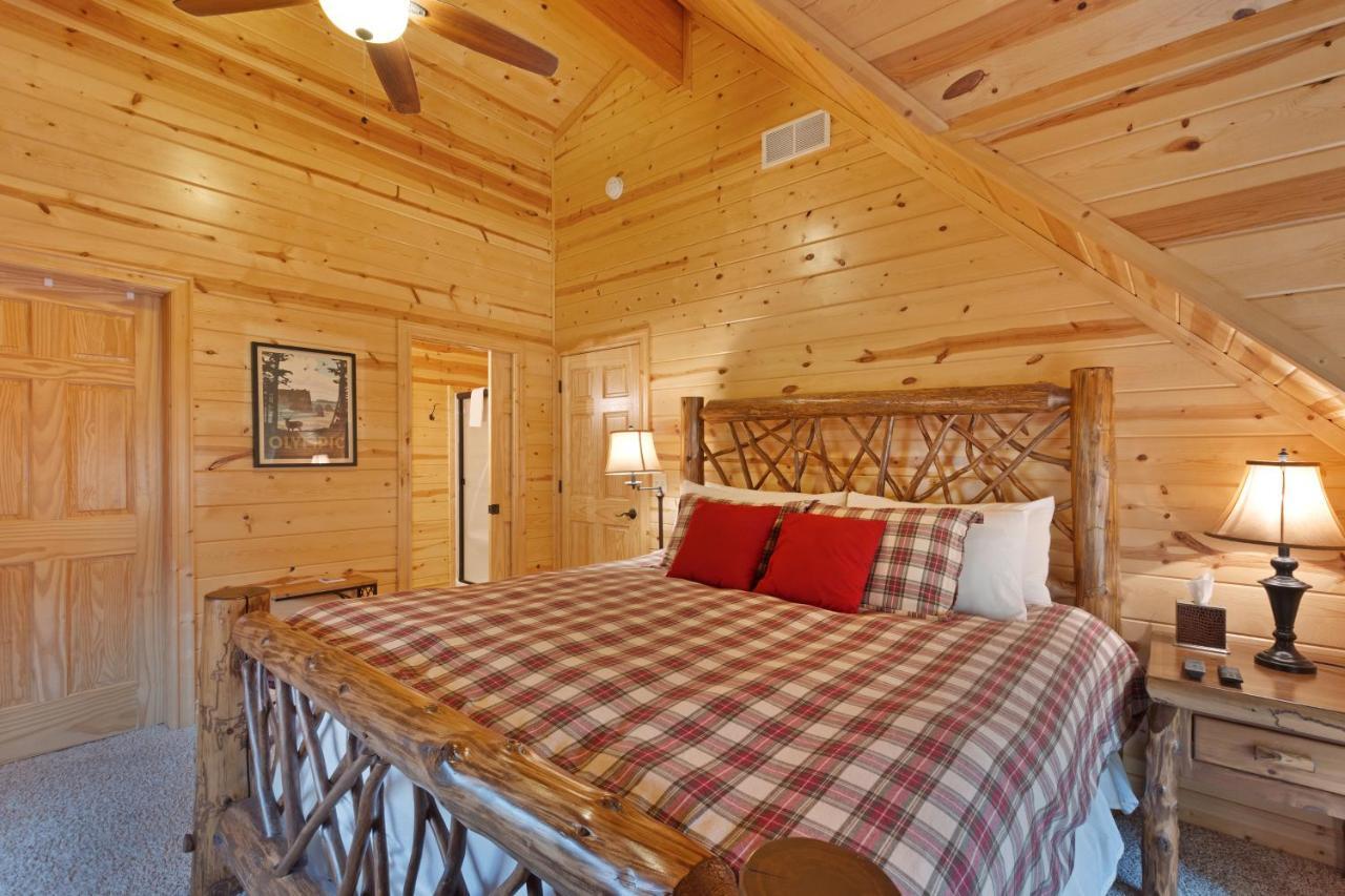 Kingfisher Cove Cabin 2 Саугатук Екстериор снимка