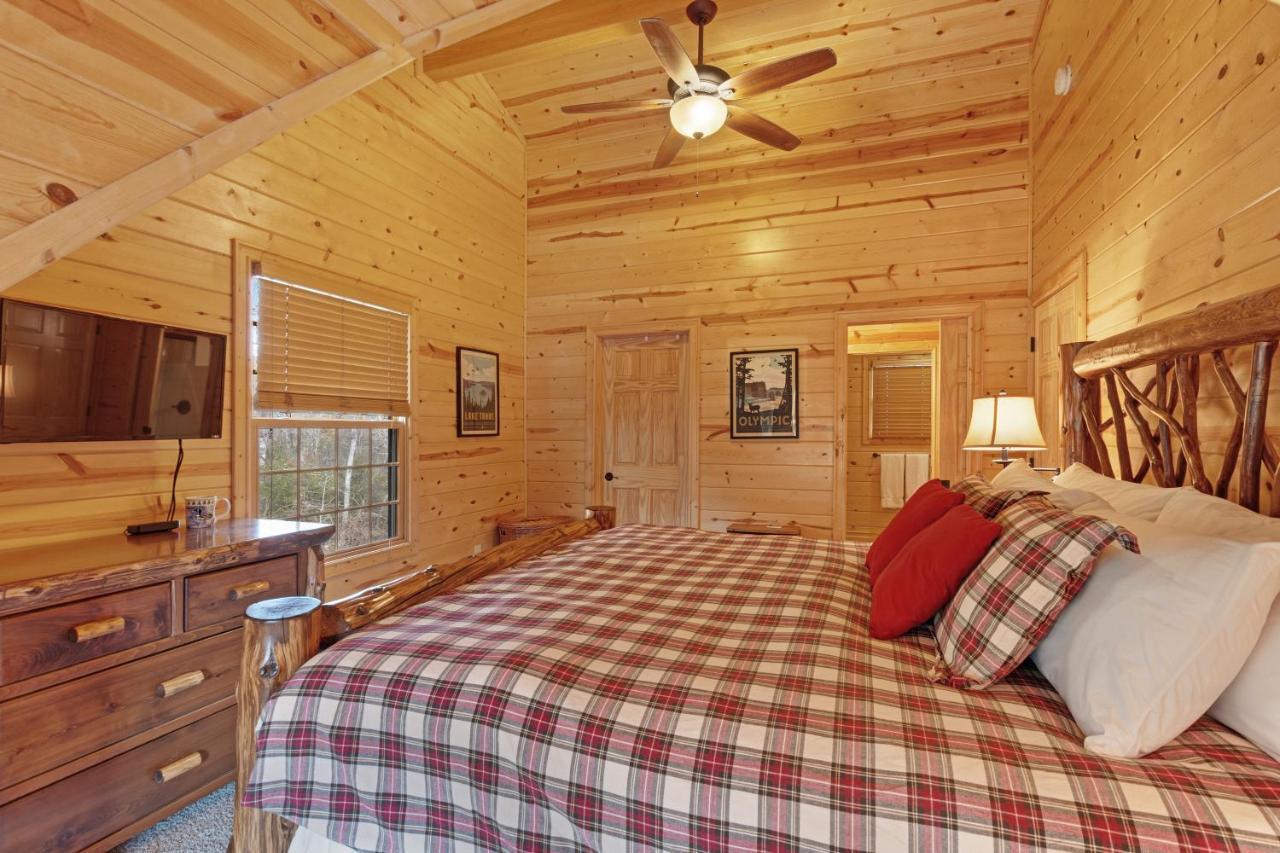 Kingfisher Cove Cabin 2 Саугатук Екстериор снимка